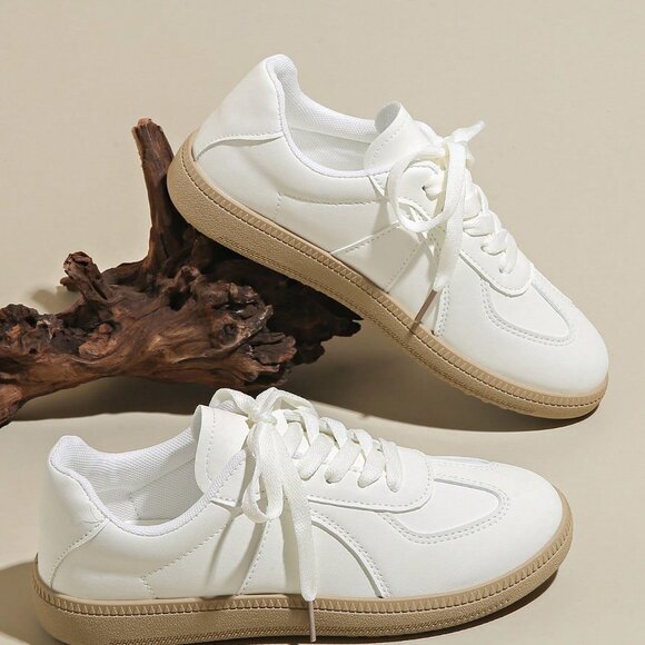 White Women's Round-Toe Low-Top Casual sneakers